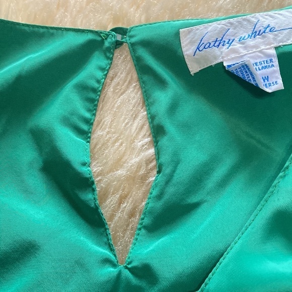 Green blouse with keyhole neckline size 32 - Picture 3 of 9